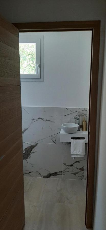 Magnifique Appartement 2 Chambres Avec 50 M2 De Jardin Privatif La Crau Exterior photo